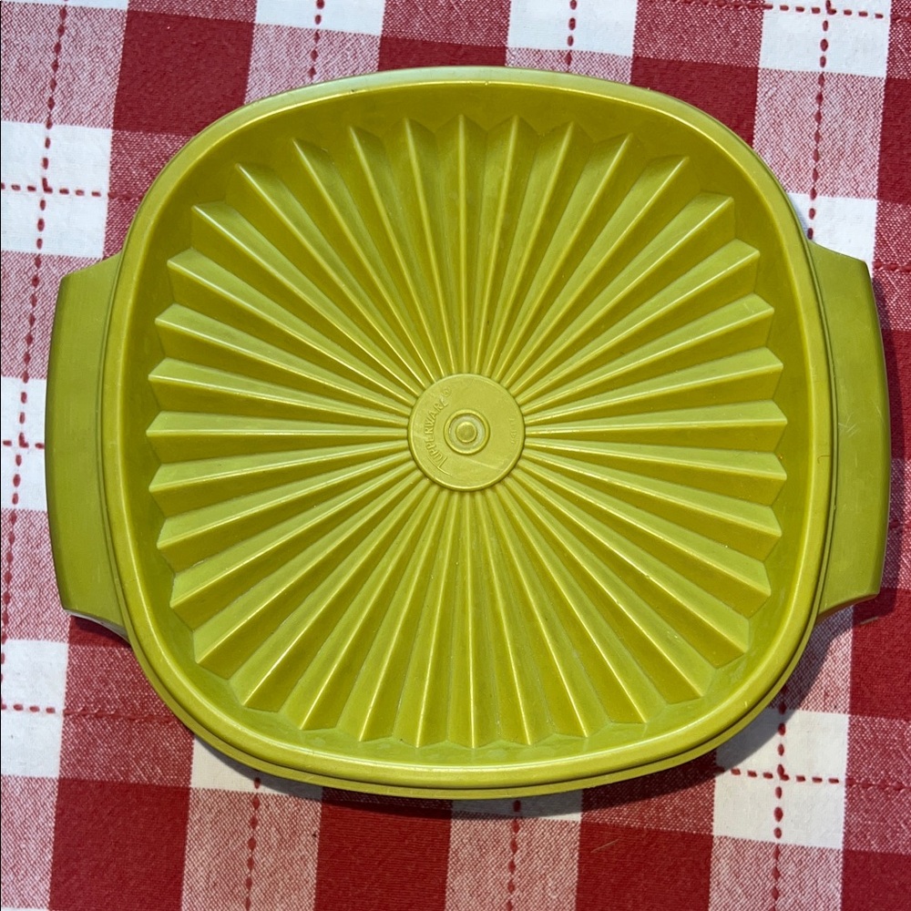 Vintage Small Green Tupperware Bowl 840-8